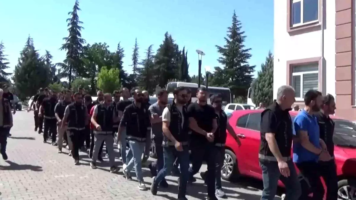Amasya ve Ankara\'da Uyuşturucu Operasyonu: 13 Tutuklama