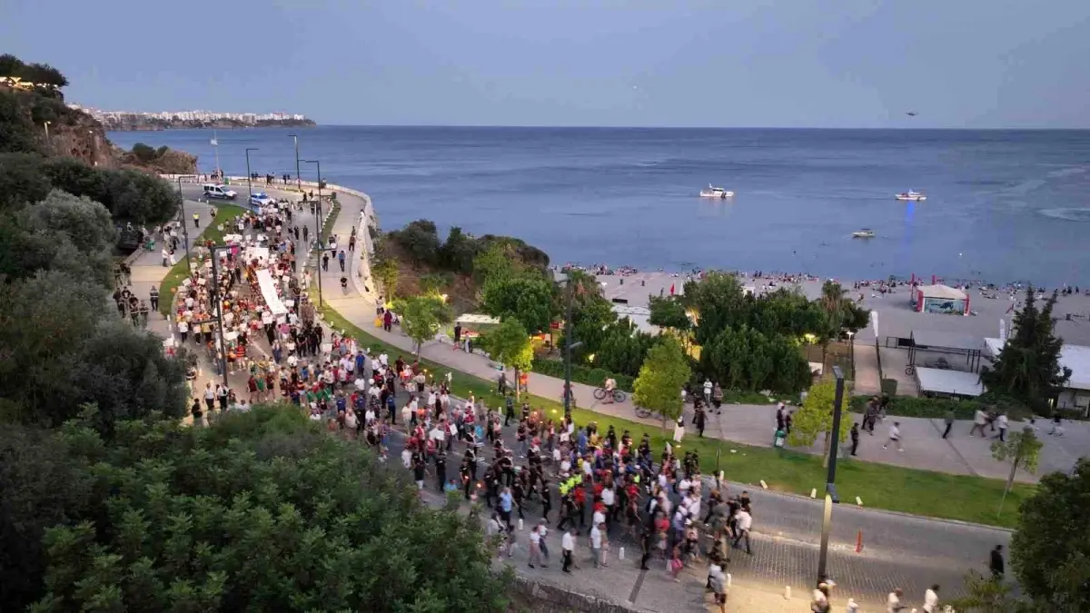 Antalya\'da Koruyucu Aile Günü Etkinlikleri Kutlandı