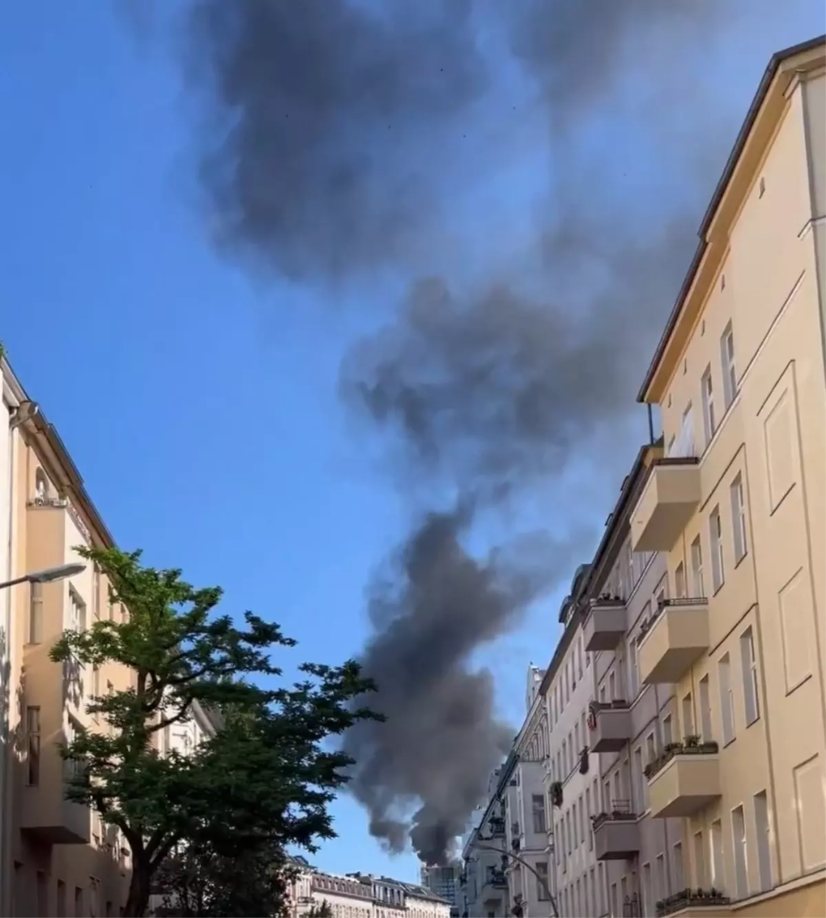Berlin\'de İnşaatta Yangın Çıktı