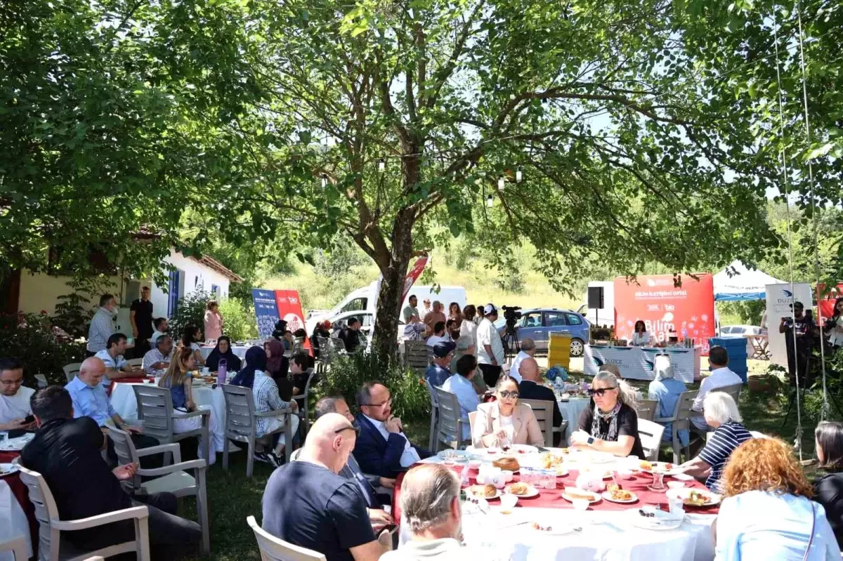 Düzce\'de Bilim Kafe Etkinliği Büyükk İlgi Gördü