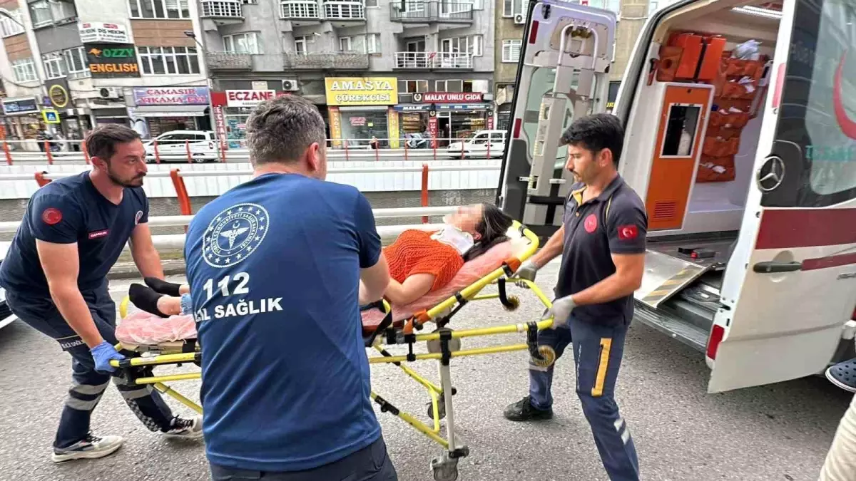 Samsun\'da Dolmuş Yolcusuna Motosiklet Çarptı