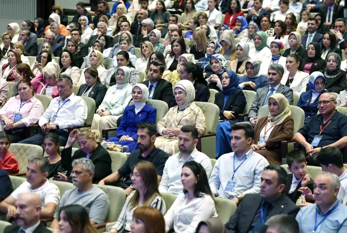 Emine Erdoğan: "Koruyucu aile sisteminin tüm dünyada yaygınlaşması elzemdir"