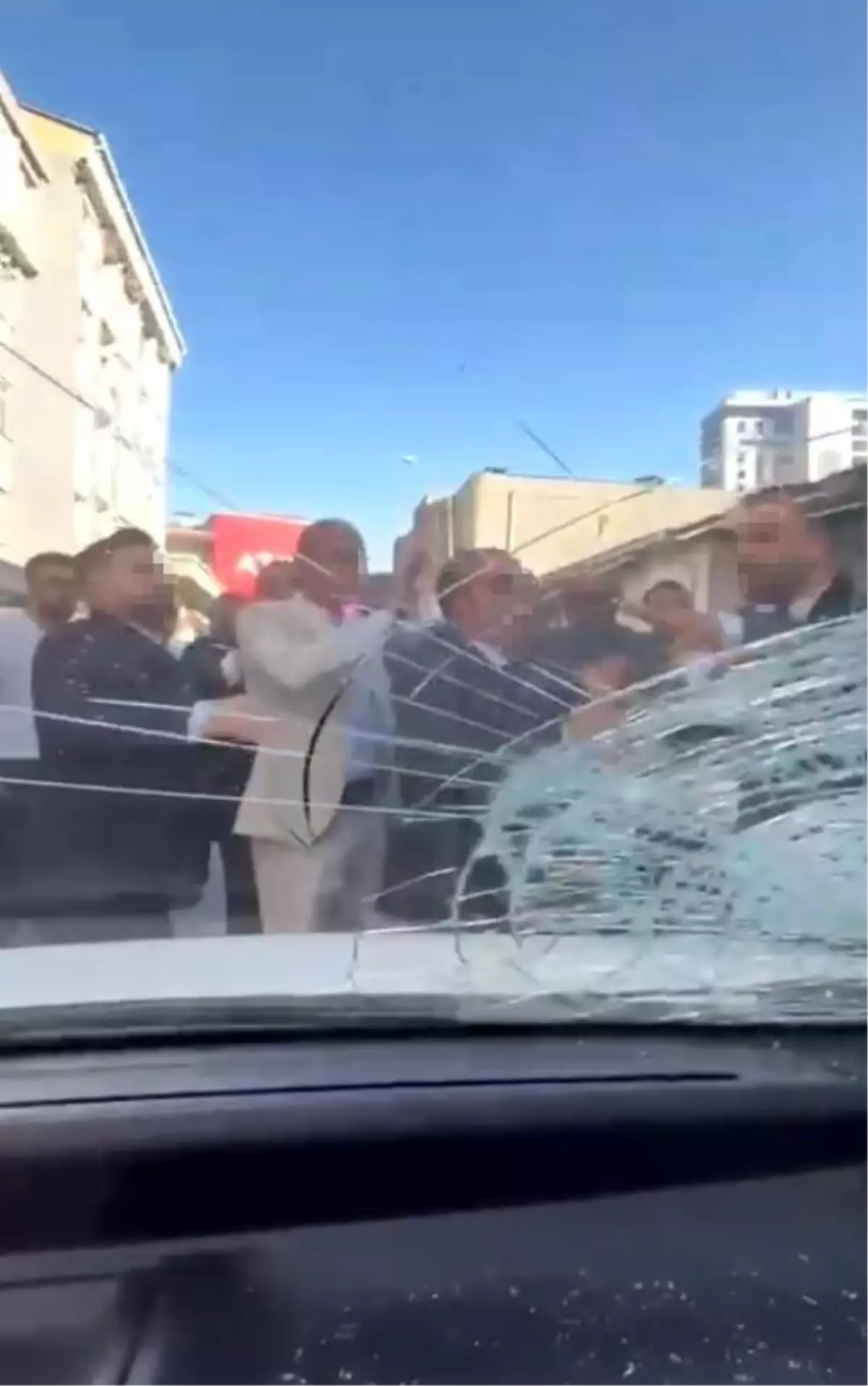 Düğün Konvoyu Trafiği Kapatınca Kargaşa