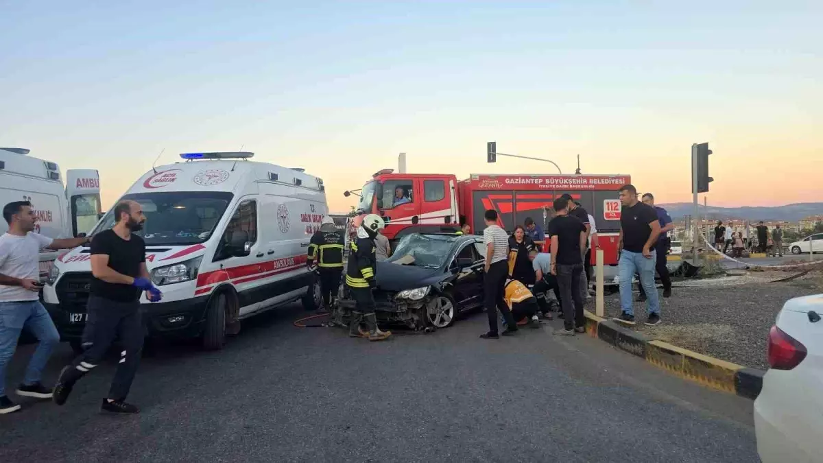 Nişanlı Çift Tır ile Çarpıştı