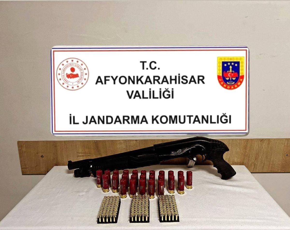 Jandarma, ruhsatsız silah ve mermi ele geçirdi