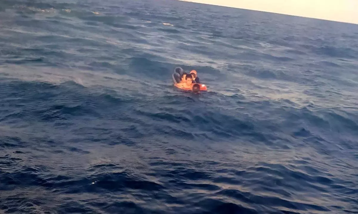 Tekirdağ\'da Baba ve 3 Çocuk Denizde Kurtarıldı