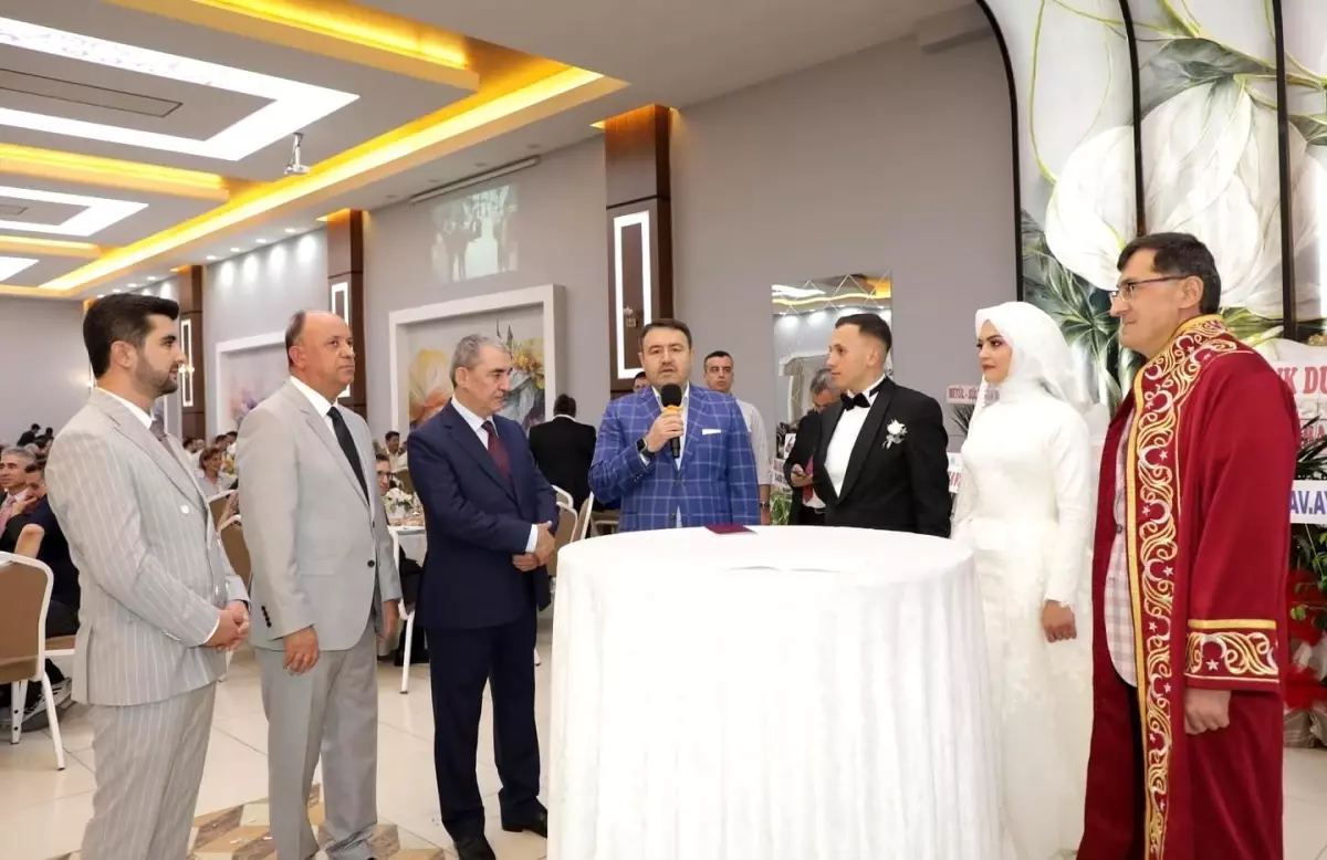 Kütahya Valisi Musa Işın, Genç Çiftin Düğün Töreninde Şahitlik Yaptı