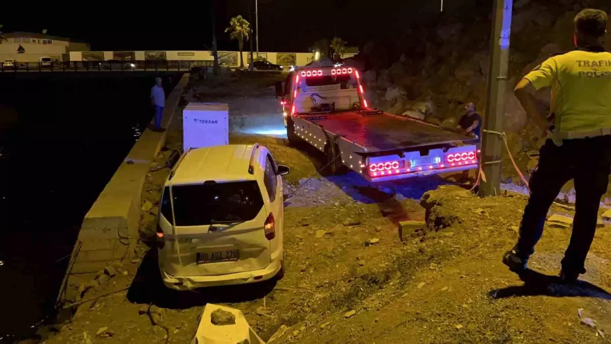 Hatay\'da Deprem Enkazına Uçan Araç Kazası