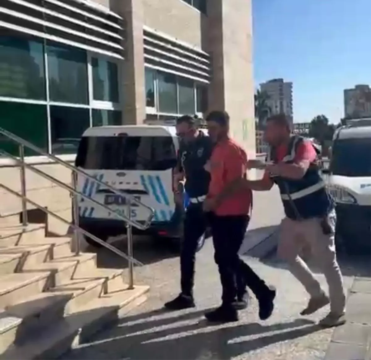 Hapis Cezası Olan Hırsız Polisin Operasyonuyla Yakalandı