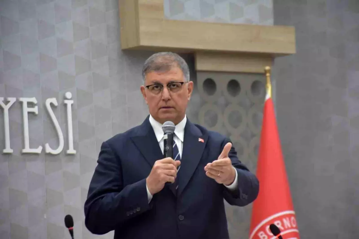 İzmir Büyükşehir Belediyesi\'nde Yolsuzluk Operasyonu: Tunç Soyer ve Şenol Aslanoğlu Gözaltında
