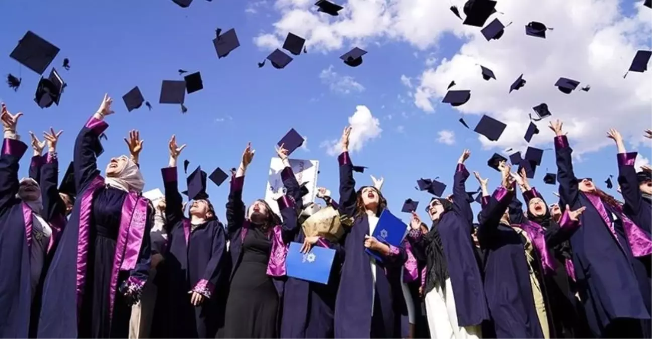 Erzurum Teknik Üniversitesi 2024-2025 akademik yılı mezuniyet töreni kurumsal bir coşku ile gerçekleştirildi