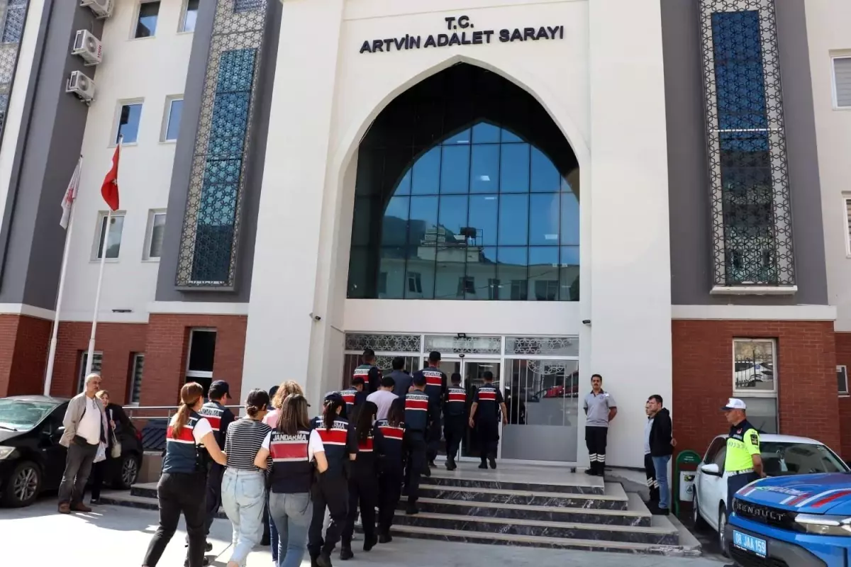 FETÖ Soruşturmasında 8 Gözaltı