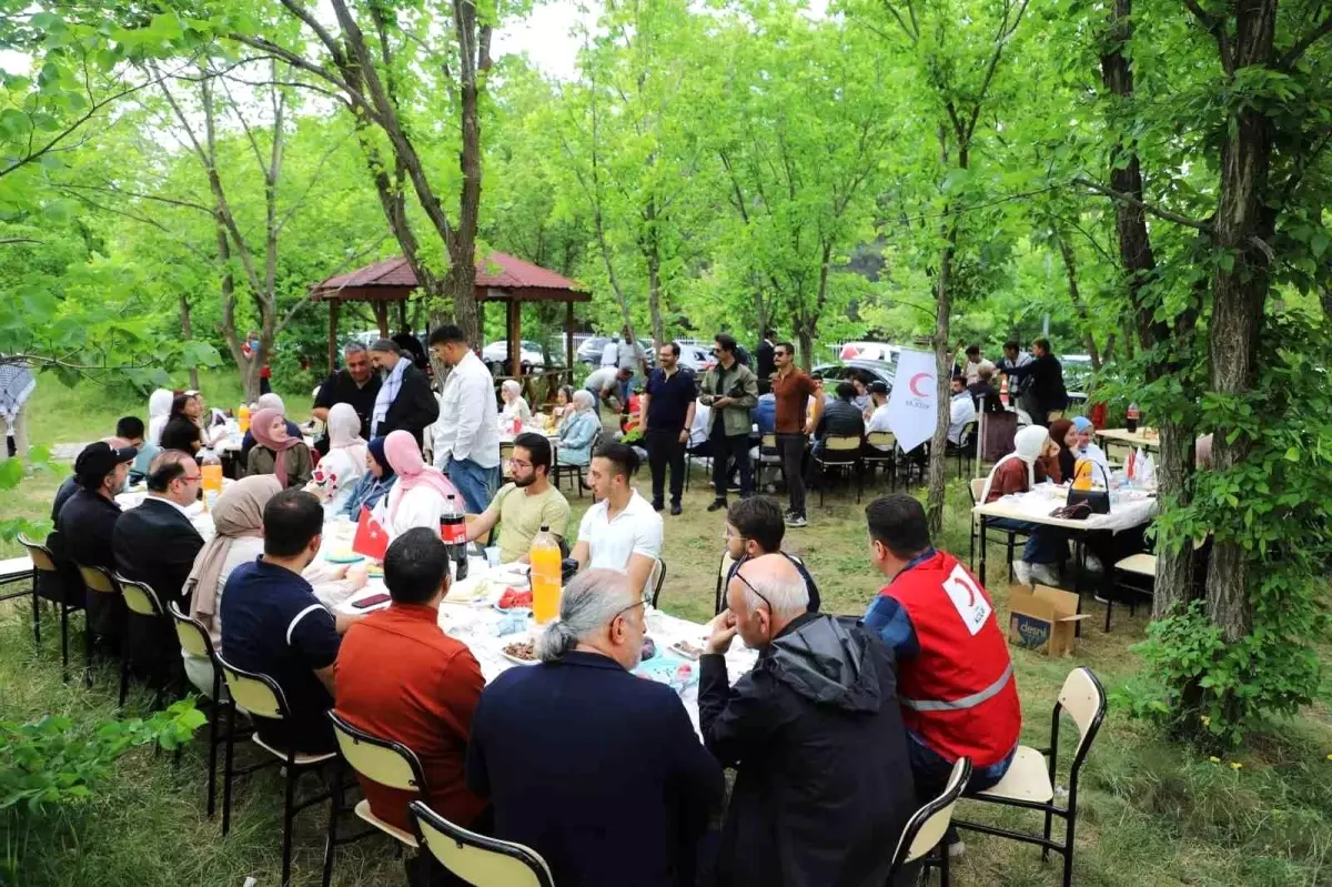 Gazzeli Öğrenciler Erzurum\'da Piknikte Buluştu
