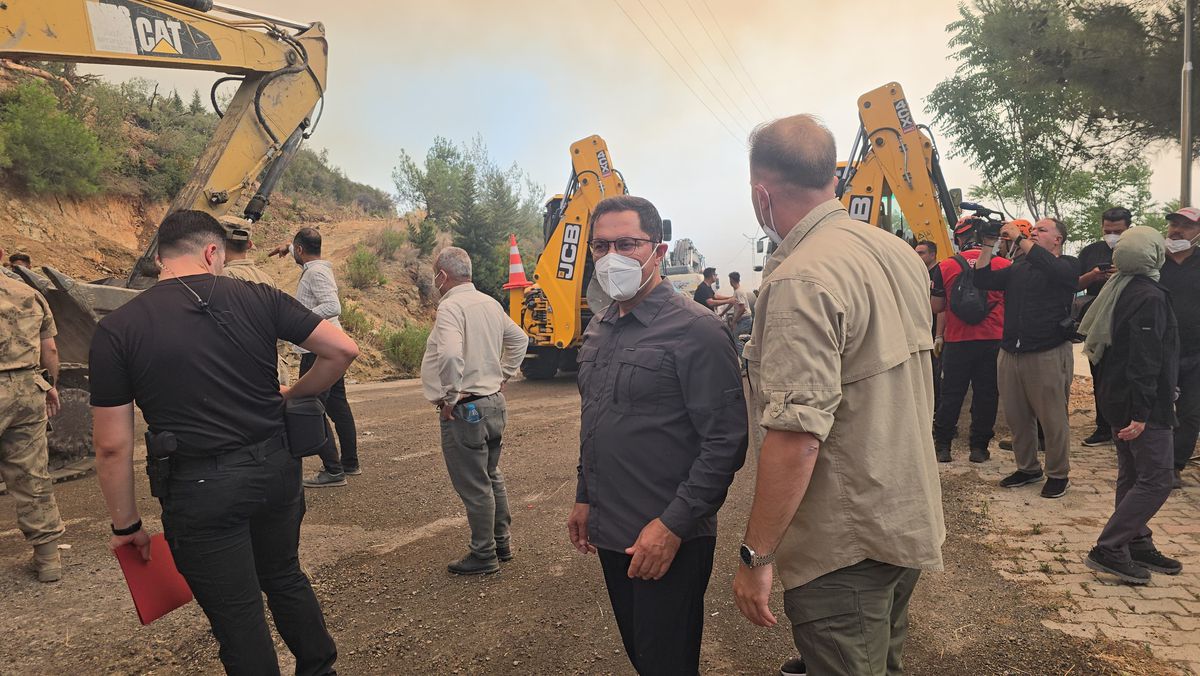 Hatay\'daki Yangında 2,500 Kişi Tahliye Edildi
