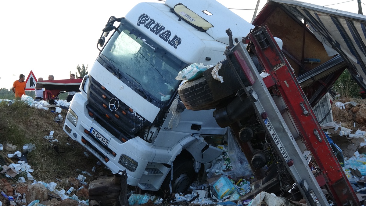 Antalya\'da TIR Kazası: 1 Ölü, 1 Yaralı