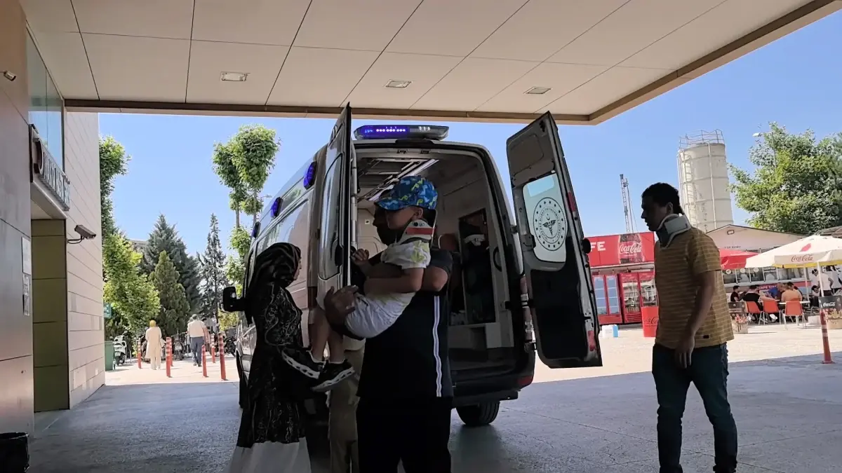 İnegöl\'de Trafik Kazası: 3 Yaralı