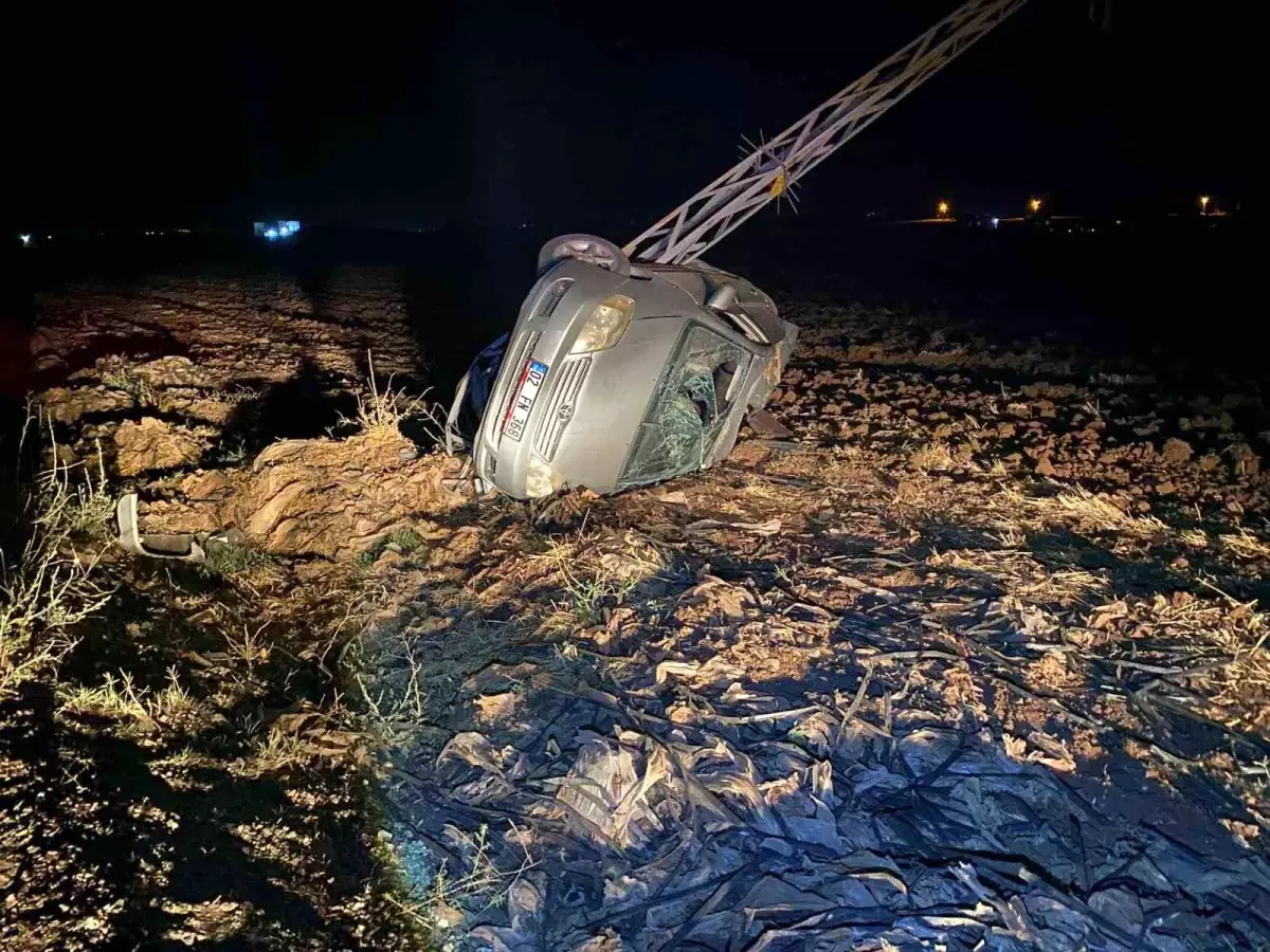 Adıyaman\'da Otomobil Tarlaya Uçtu