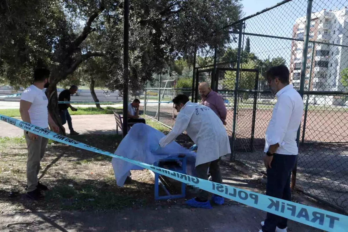 Antalya\'da Parkta Bir kişinin Ölümü