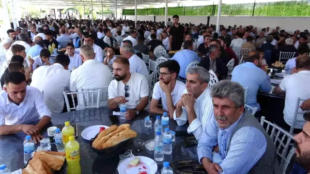 Van'da Düzenlenen Aşiret Düğününde Dudak Uçuklatan Takı Töreni