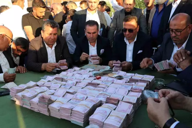 Van'da Düzenlenen Aşiret Düğününde Dudak Uçuklatan Takı Töreni