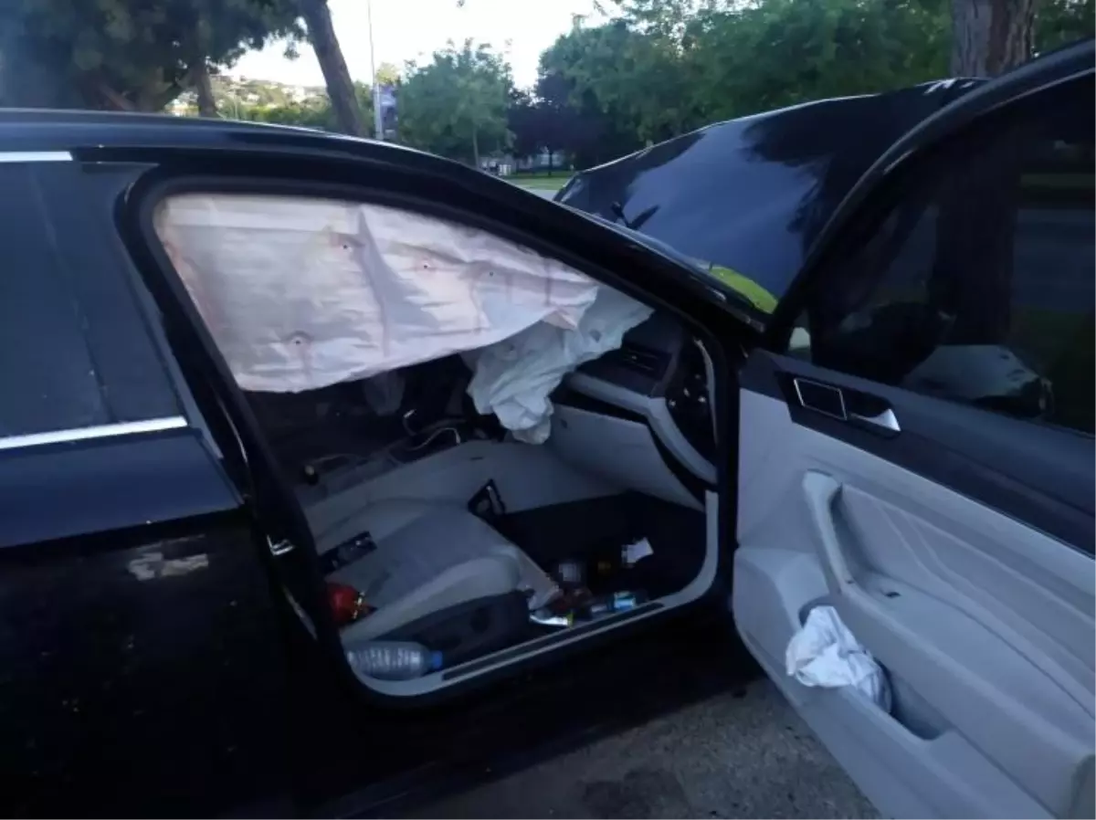 Kartal\'da Alkollü Sürücü Kazaya Neden Oldu: 3 Yaralı