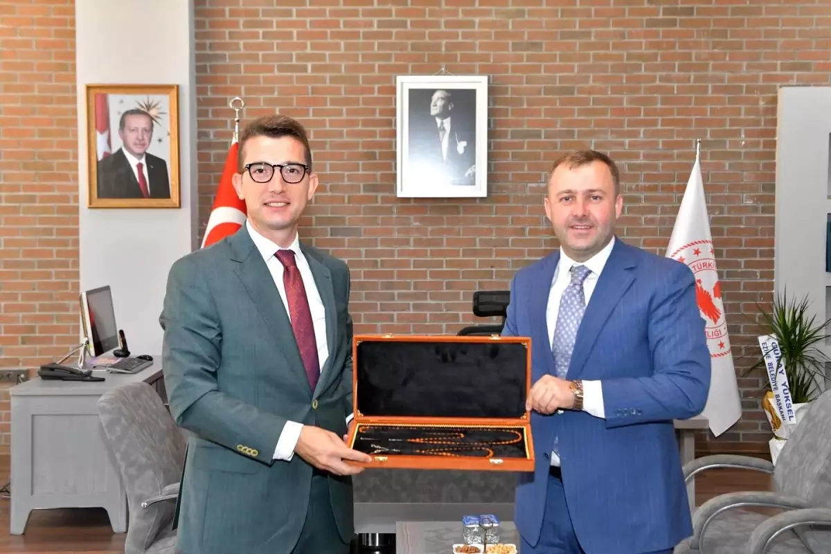 Ezine Belediye Başkanı Güray Yüksel, Yeni Kaymakamı Ziyaret Etti