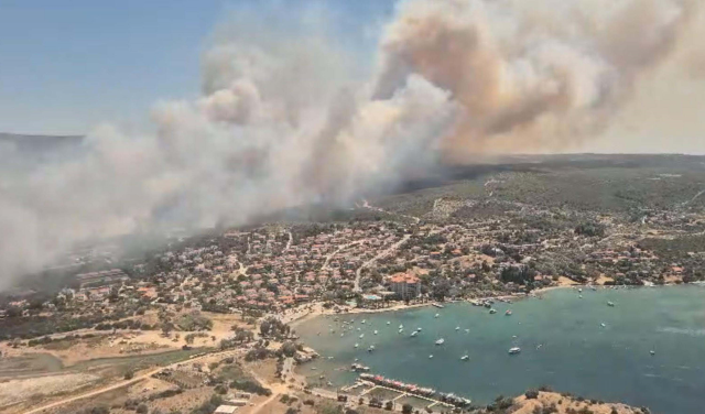 Çeşme ve Urla'da yangın! Bazı mahalleler tahliye edildi