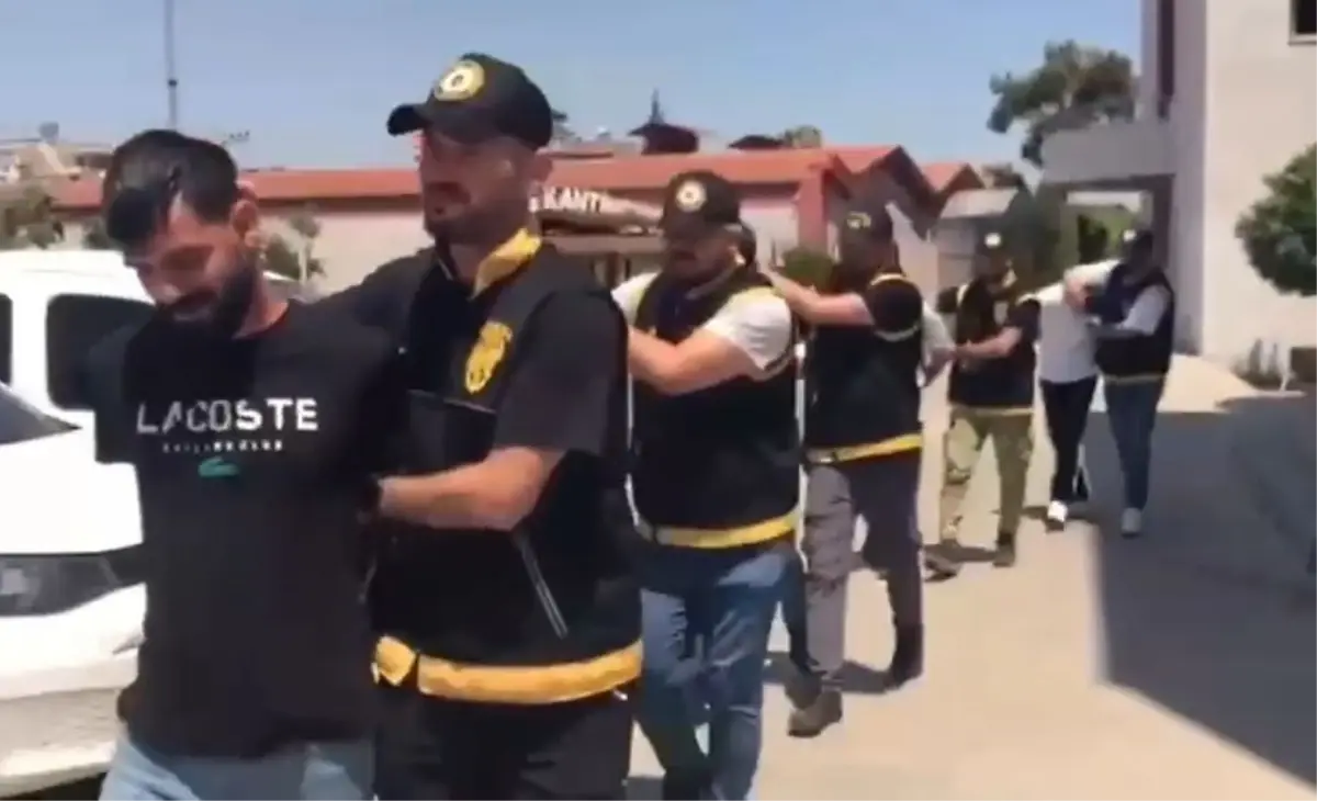 Adana\'da Dolandırıcılık Operasyonu: 5 Kişi Gözaltında