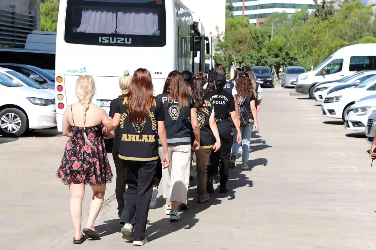 Antalya\'da Fuhuş ve Yağma Operasyonu