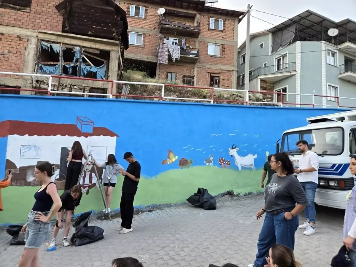 Öğrencilerin Dokunuşuyla Gökler Beldesi Sanata Dönüştü