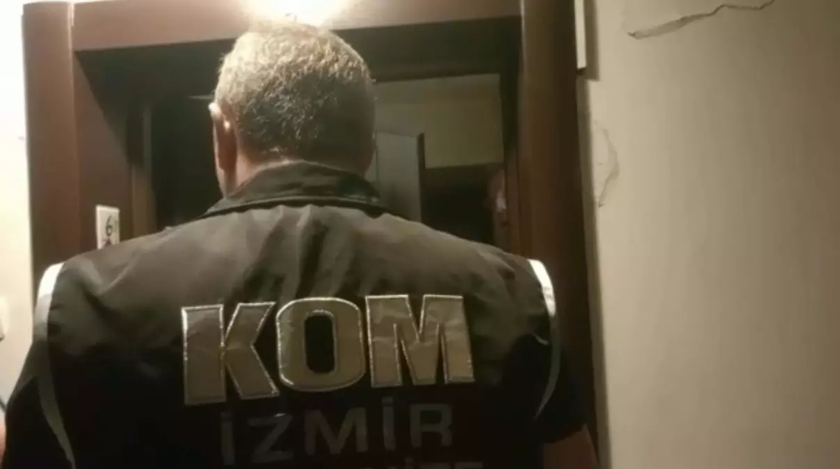 İzmir\'deki operasyonun kapsamı genişledi! İşte Tunç Soyer\'in gözaltına alındığı anlar