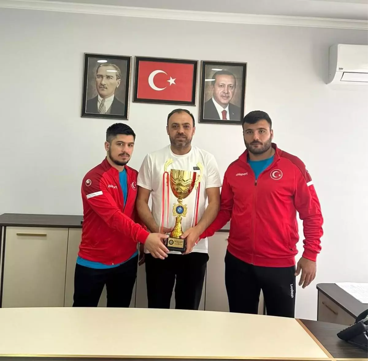 Sakarya\'da Güreş Sporcularına Destek: Deaflimpik Öncesi Moral Toplandı