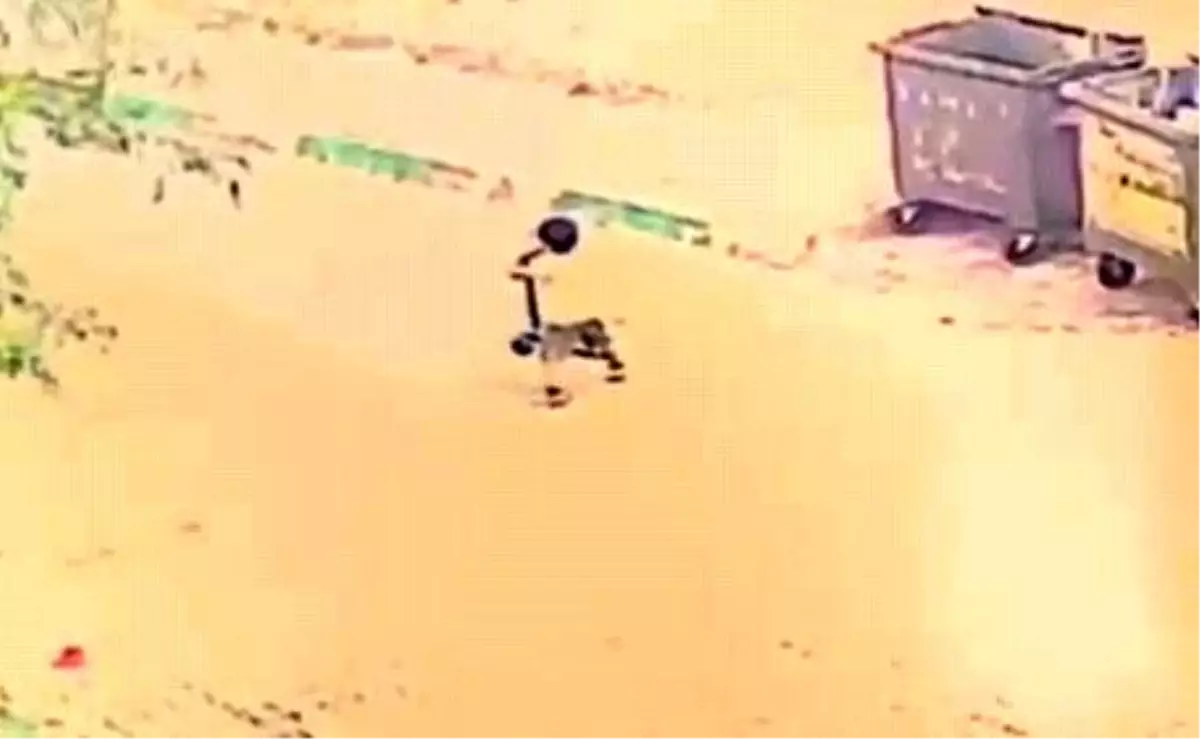 İnegöl\'de Scooter Kullanan Çocuğa Araç Çarptı
