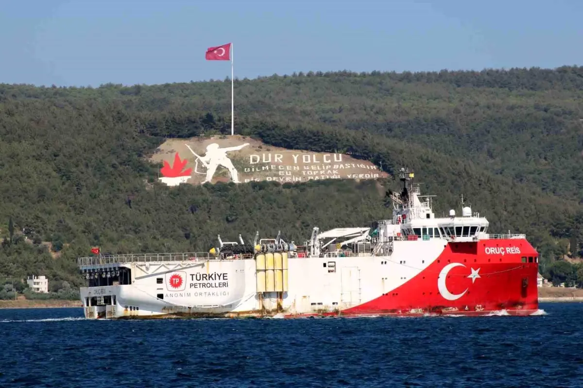 Oruç Reis Çanakkale Boğazı\'ndan Geçti