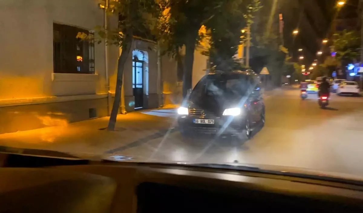 Eskişehir\'de Ters Yönde Giden Araç Tepki Çekti