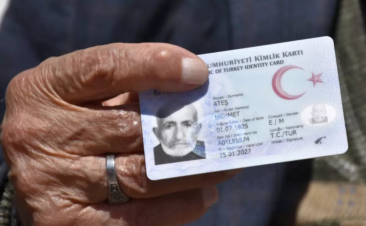 100 Yaşına Giren Mehmet Ateş\'in Kutlaması