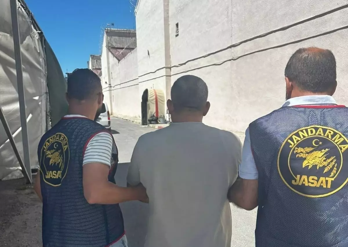Aranan Mahkum Kızının Evinde Yakalandı