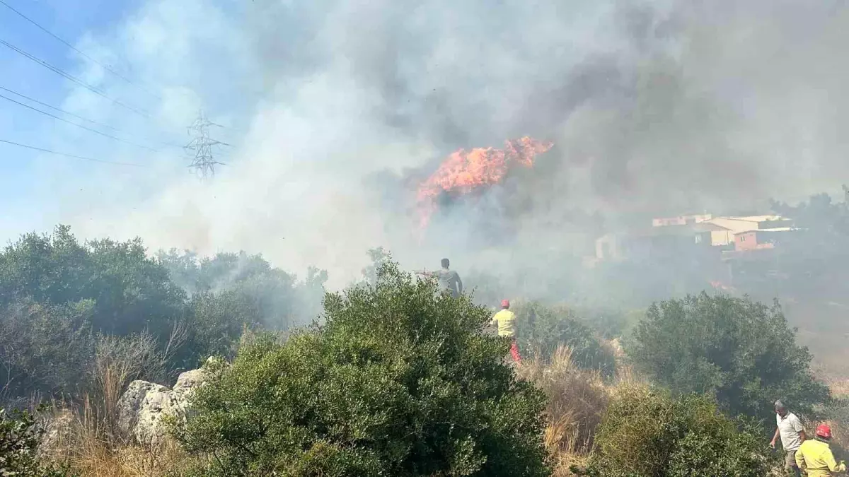 Aksu\'da Yangın: Ekipler ve Vatandaşlar Mücadele Ediyor