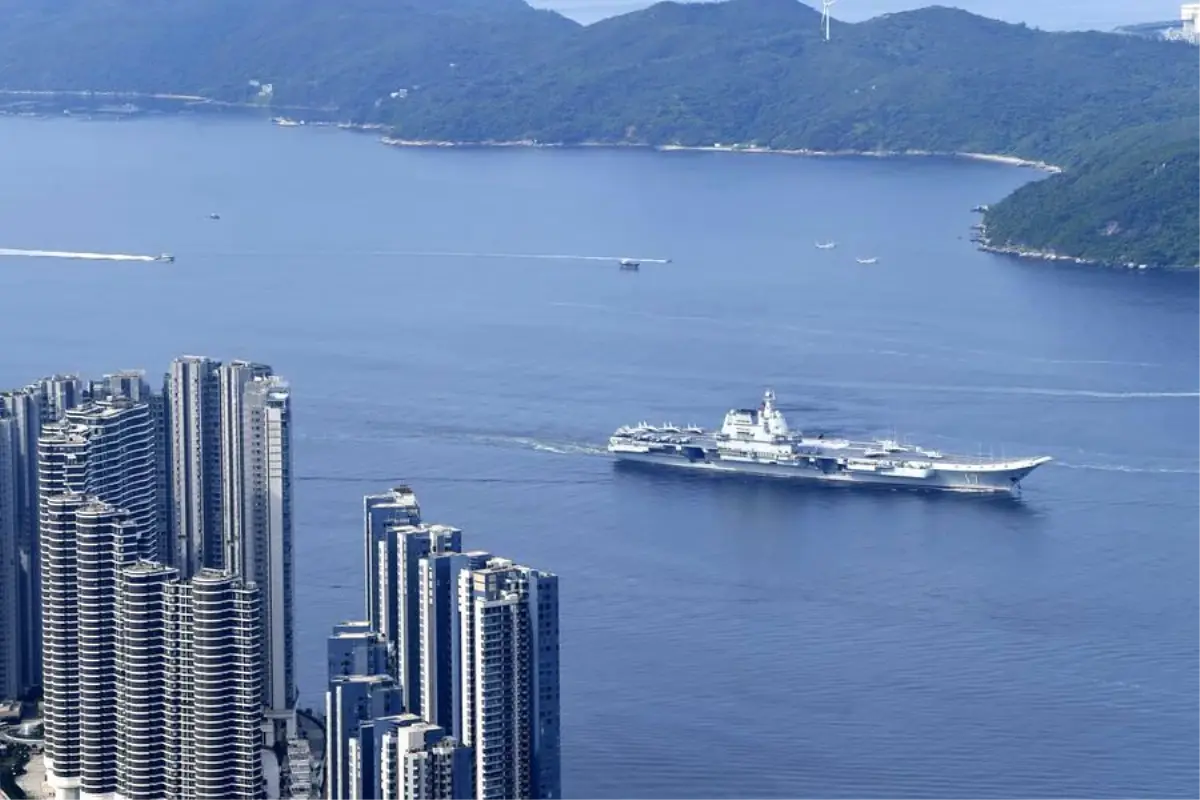Shandong Uçak Gemisi Hong Kong\'da