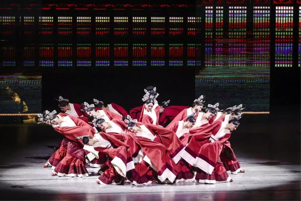 7. Çin Xinjiang Dans Festivali Urumqi\'de
