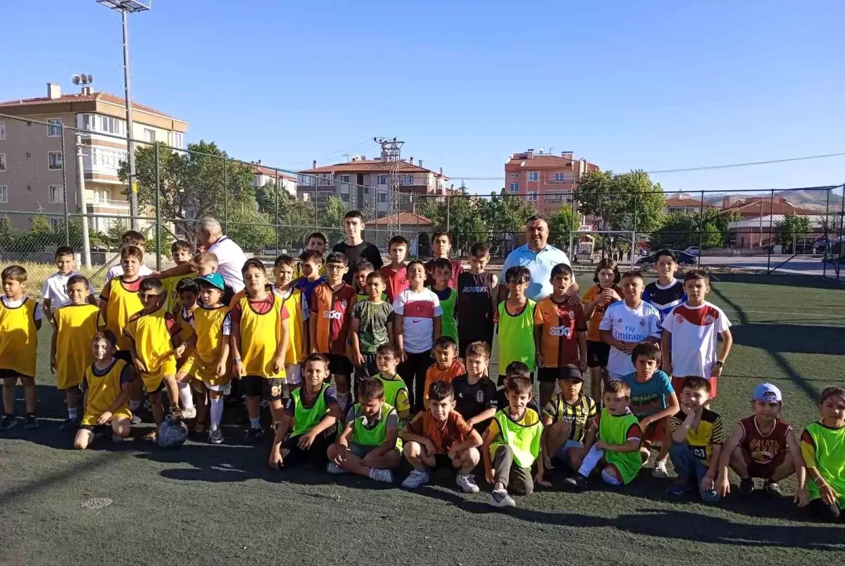 Kanlıca\'da Çocuklara Futbol Eğitimi