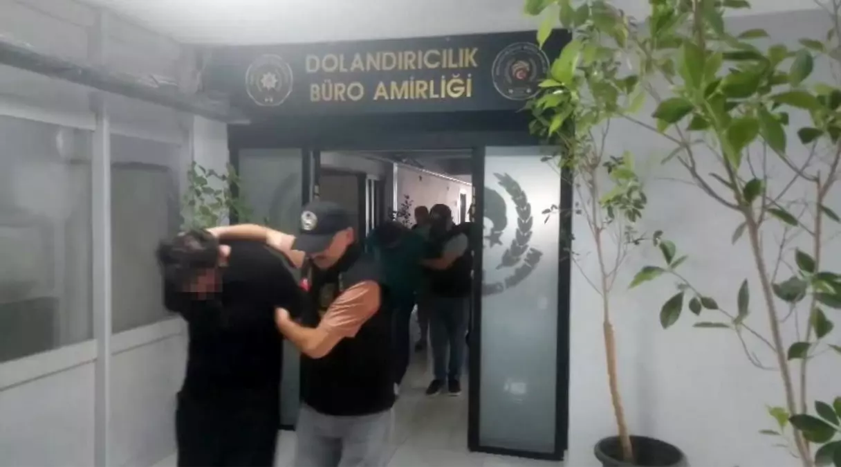 İzmir\'de Dublörle Arsa Satışı Operasyonu