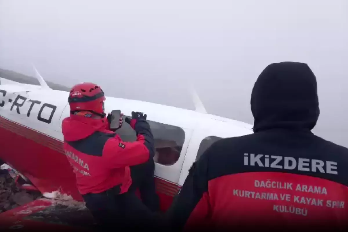 Düşen uçağın enkazına ulaşıldı: Pilot hayatını kaybetti, kadın yolcu kurtarıldı