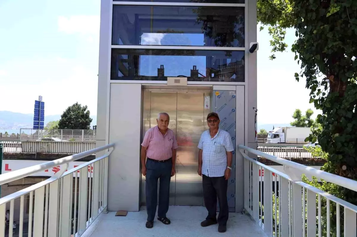 İzmit\'te Yaya Ulaşımını Kolaylaştıran Asansör Hizmete Girdi