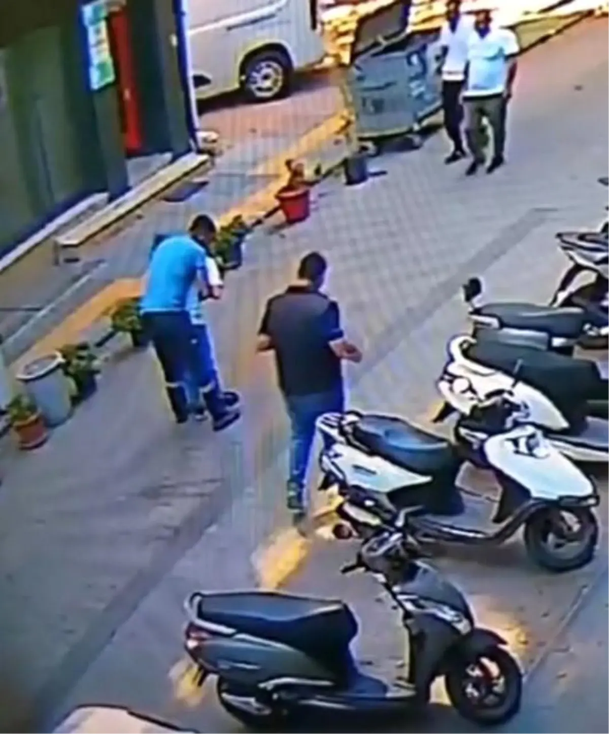 Boğulma Tehlikesi Geçiren Gence İlk Müdahaleyi Yapan Belediye Personeli Hayat Kurtardı