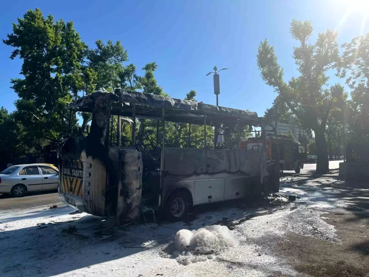 Ankara\'da Minibüs Yangını