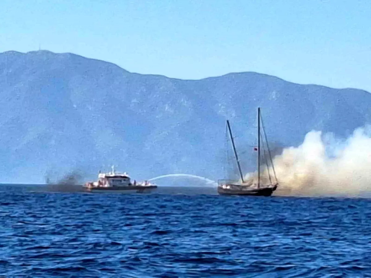 Bodrum\'da Polonyalı Turistlerin Teknesi Yandı