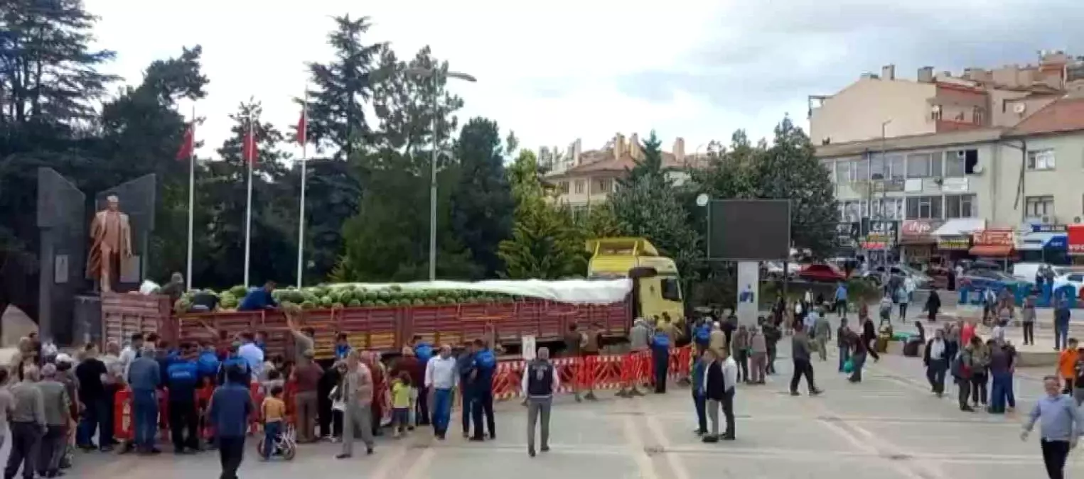 Kayseri\'de Ücretsiz Karpuz Kuyruğu