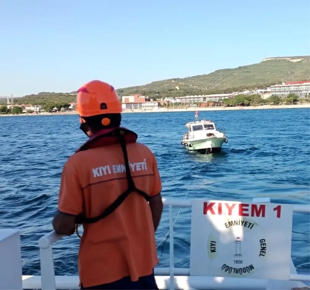 Çanakkale\'de Sürüklenen Tekne Kurtarıldı