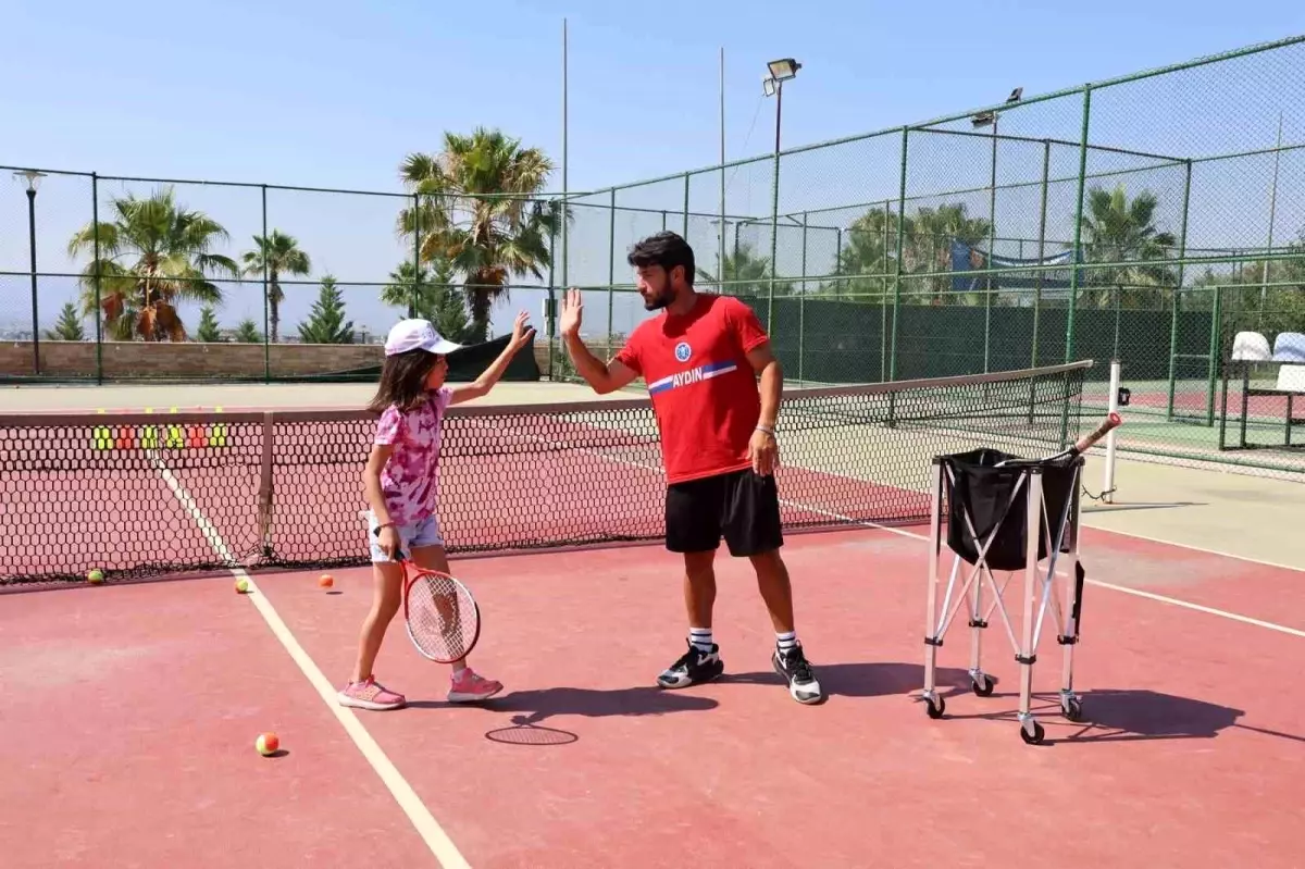 Aydın Büyükşehir Belediyesi\'nden Ücretsiz Tenis Kursları